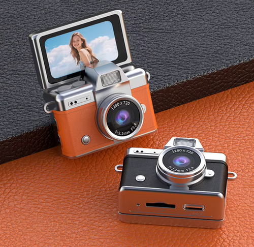 Bijoucam mini retro camera in orange and black
